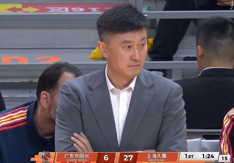 华体会体育app下载-广东男篮40分惨败，三分球35中5+17次失误，上海男篮酣畅淋漓大胜